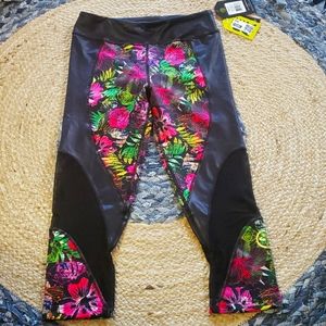 Zumba leggings. La Pachanga Mesh Capri Leggings Shoking Pink. XS